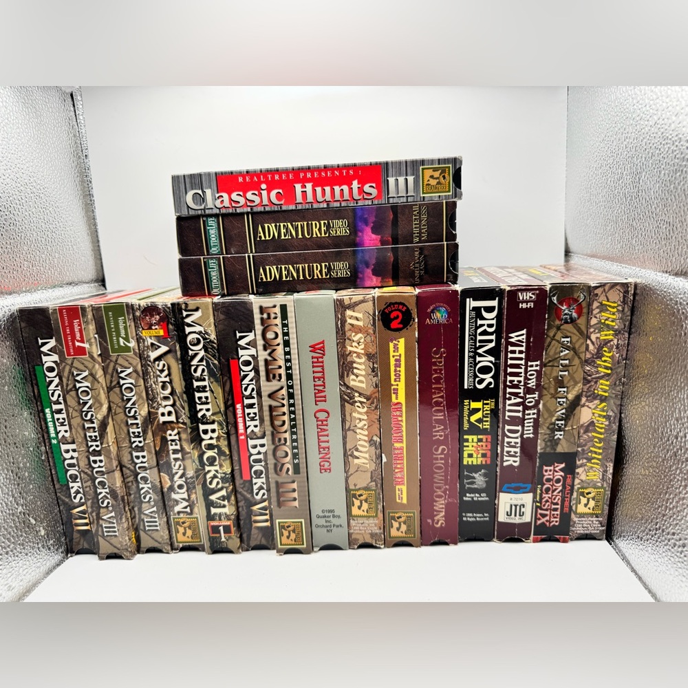 Lot of 18 vintage classic hunting VHS monster buck Realtreee Whitetail Challenge